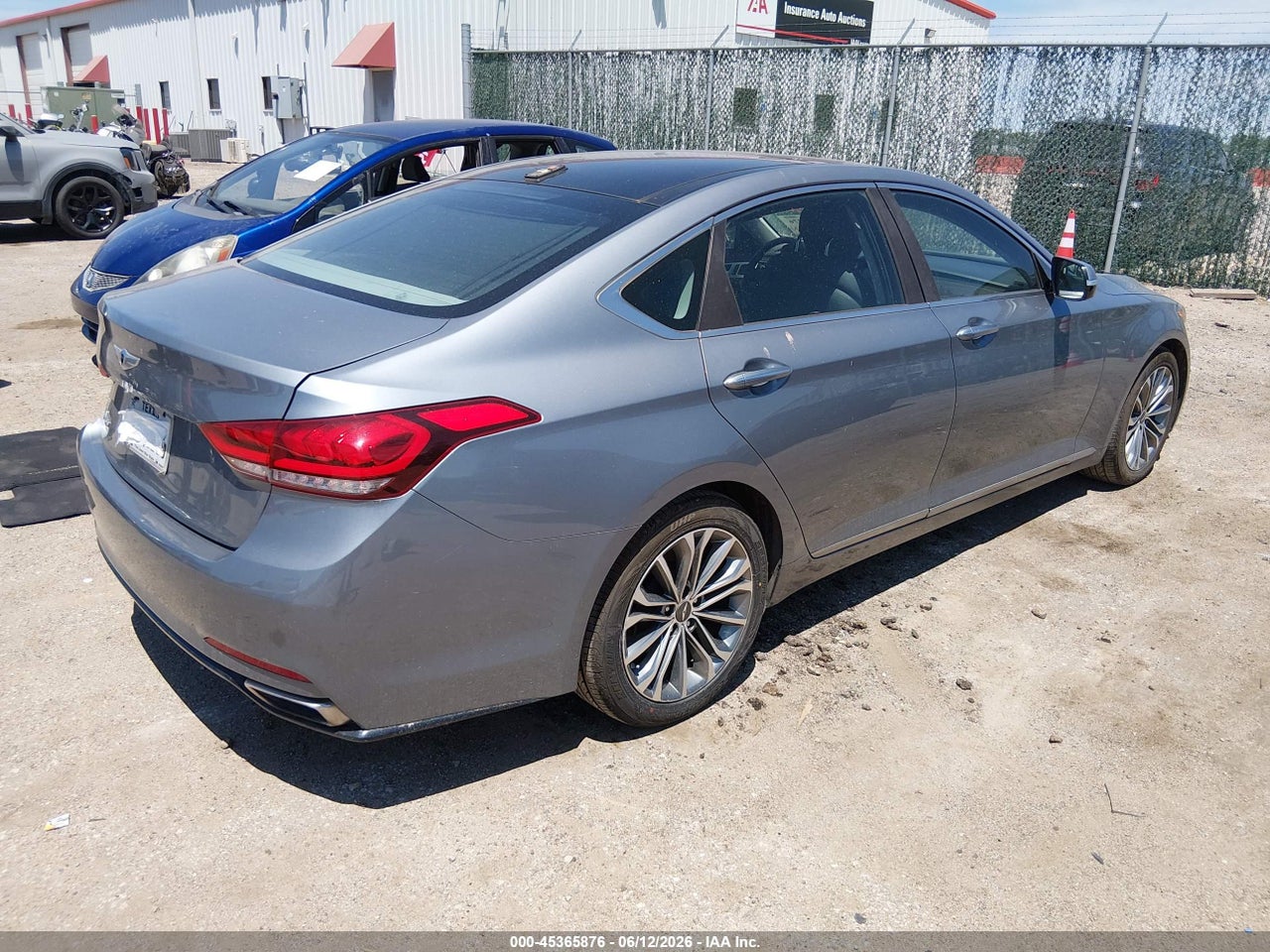 2015 HYUNDAI GENESIS 3.8 · 4/11