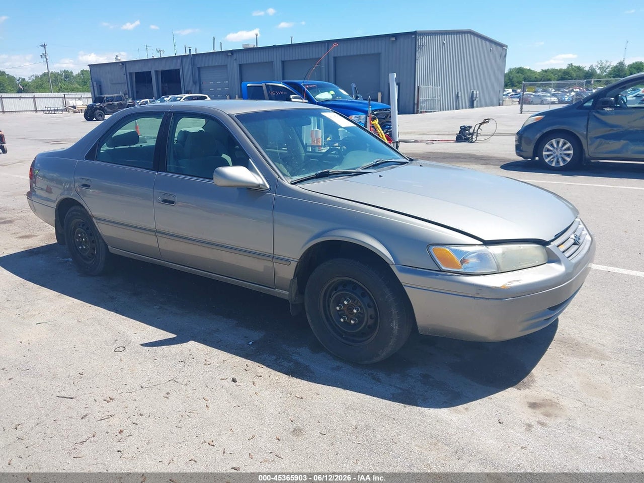 4T1BG28K8WU****** · 1998 TOYOTA CAMRY LE