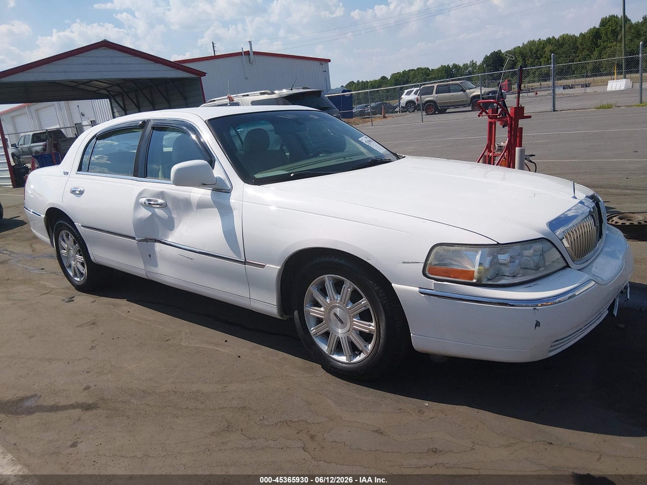 2LNHM82VX9X****** · 2009 LINCOLN TOWN CAR SIGNATURE LIMITED