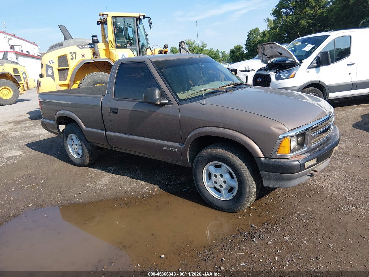 1GCDT14X8V8****** · 1997 CHEVROLET S-10 LS