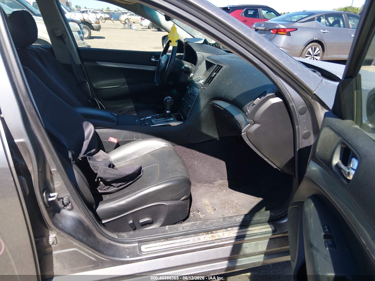 2013 INFINITI G37X   · 5/11