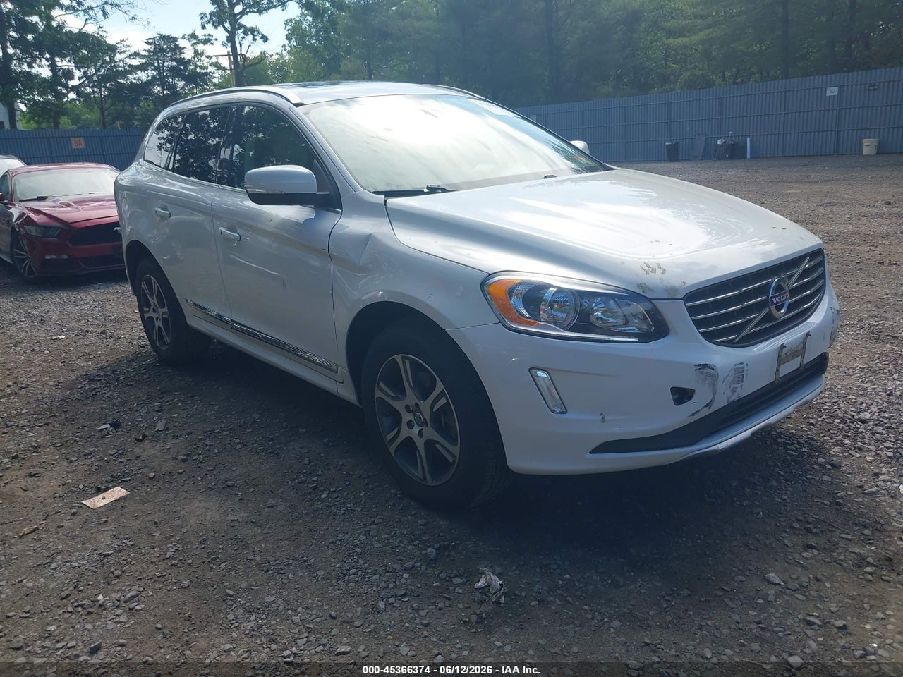 YV4902DZ6E2****** · 2014 VOLVO XC60 T6 R-DESIGN