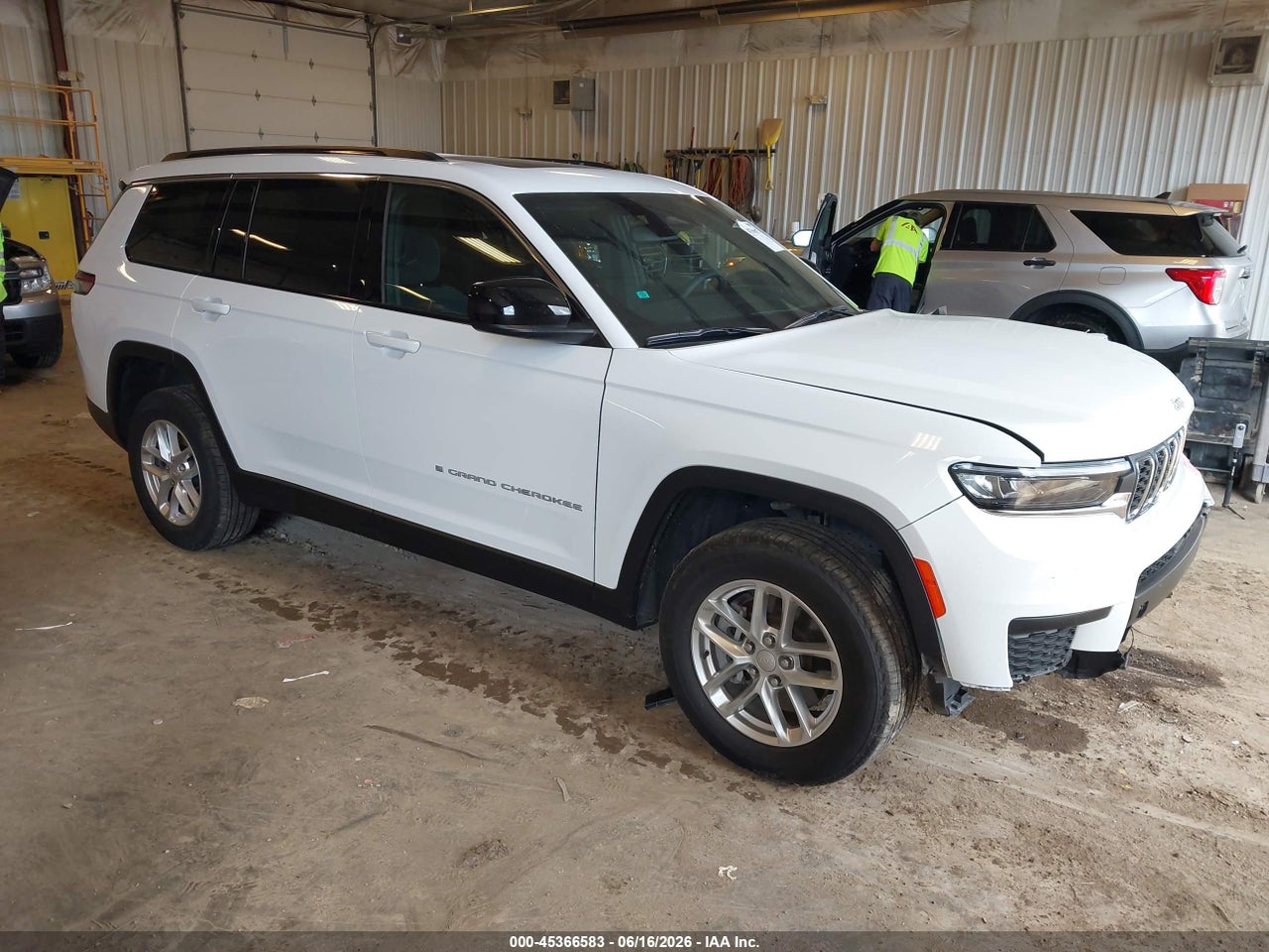 1C4RJKAG0R8****** · 2024 JEEP GRAND CHEROKEE L LAREDO X 4X4