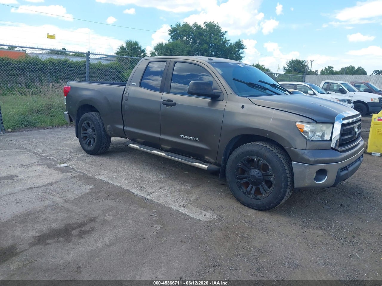 5TFRM5F1XBX****** · 2011 TOYOTA TUNDRA GRADE 4.6L V8