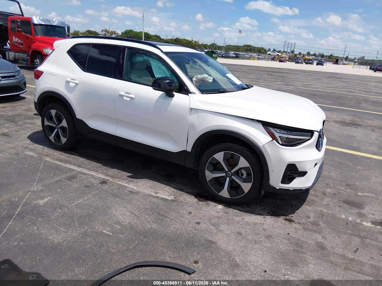 YV4L12UC9T2****** · 2026 VOLVO XC40 PLUS, B5 AWD GAS (MILD HYBRID), DARK