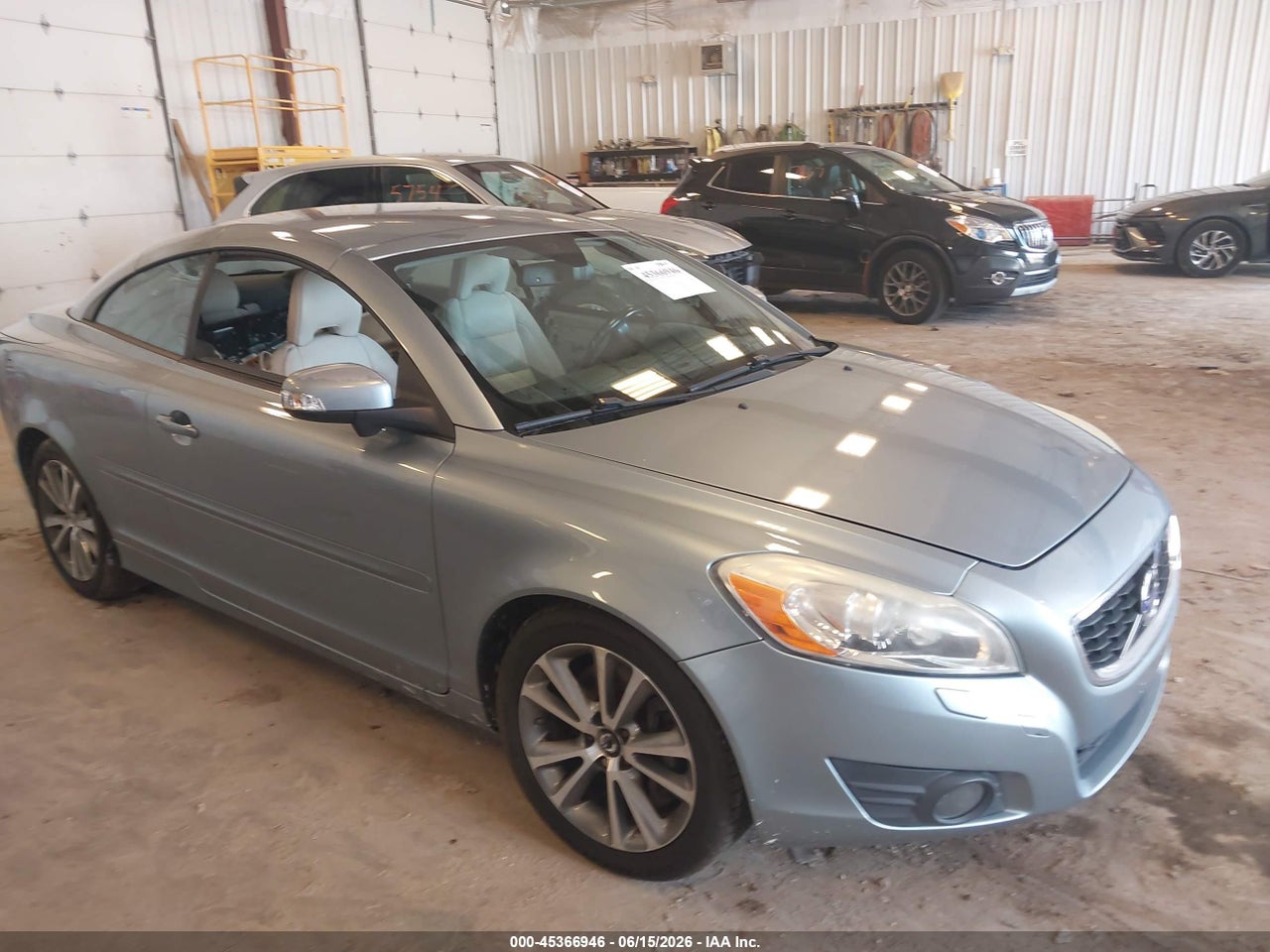 YV1672MC6BJ****** · 2011 VOLVO C70 T5
