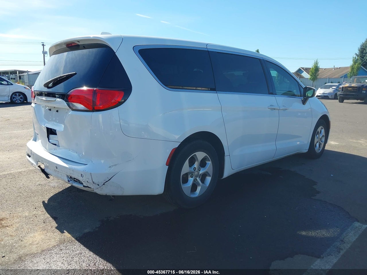 2017 CHRYSLER PACIFICA LX · 4/11