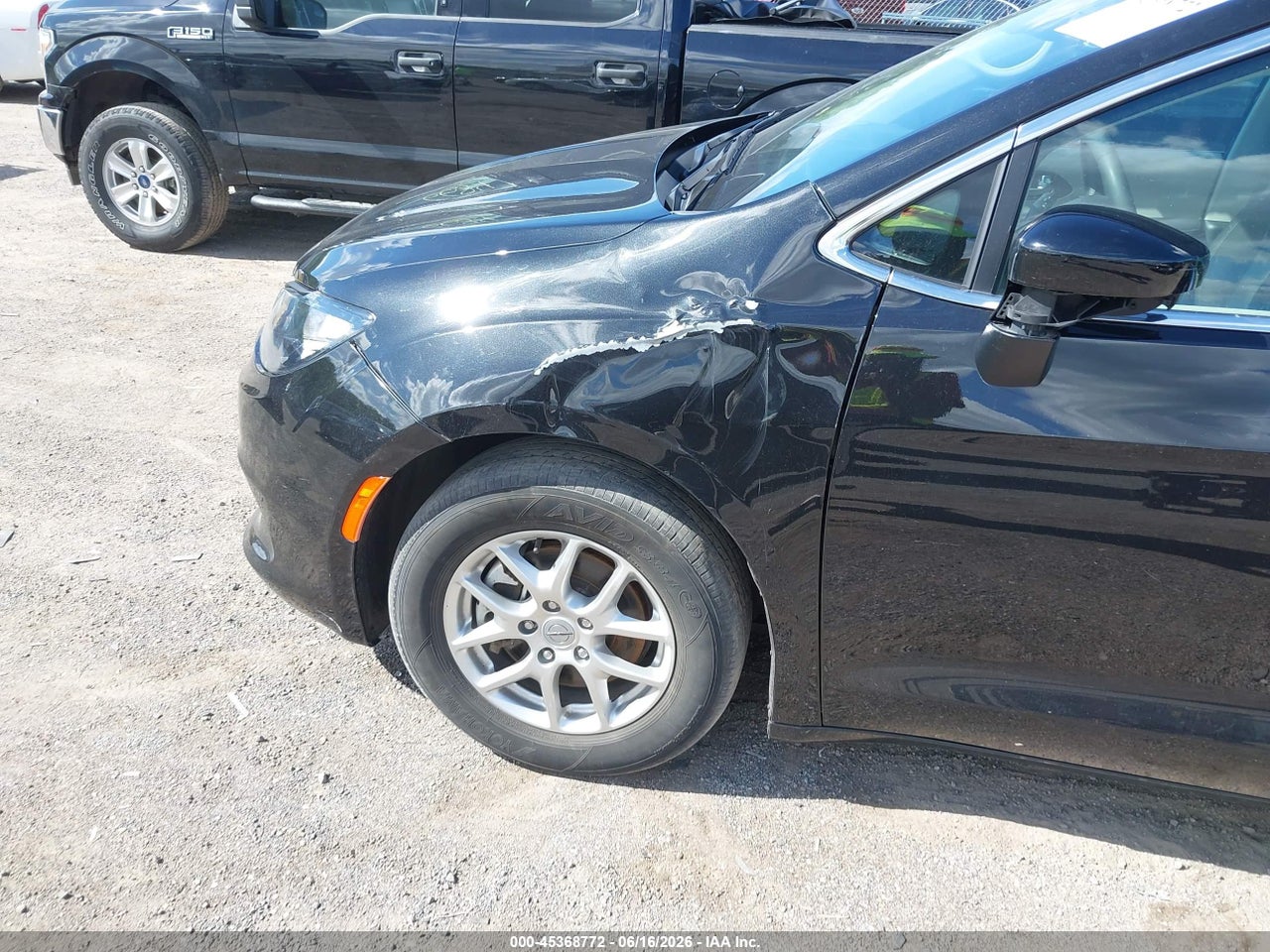 2024 CHRYSLER VOYAGER LX · 6/11