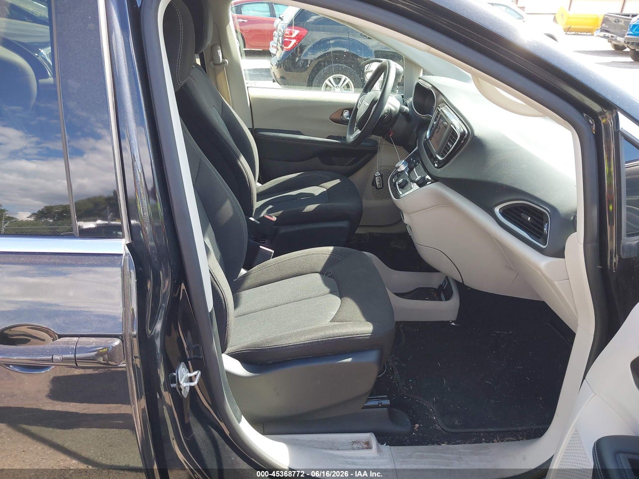 2024 CHRYSLER VOYAGER LX · 5/11