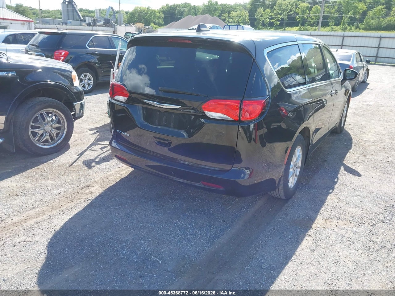 2024 CHRYSLER VOYAGER LX · 4/11