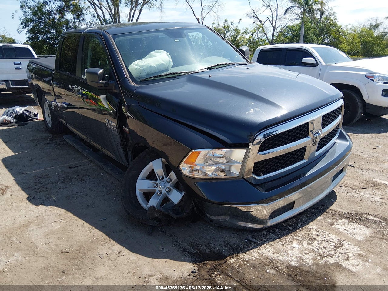 1C6RR7TT0KS****** · 2019 RAM 1500 CLASSIC SLT  4X4 6'4 BOX