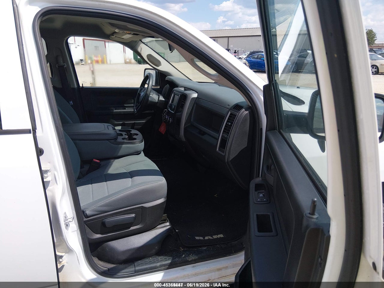 2017 RAM 1500 TRADESMAN  4X4 6'4 BOX · 5/11