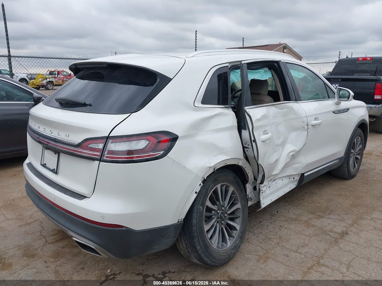2022 LINCOLN NAUTILUS STANDARD · 4/11