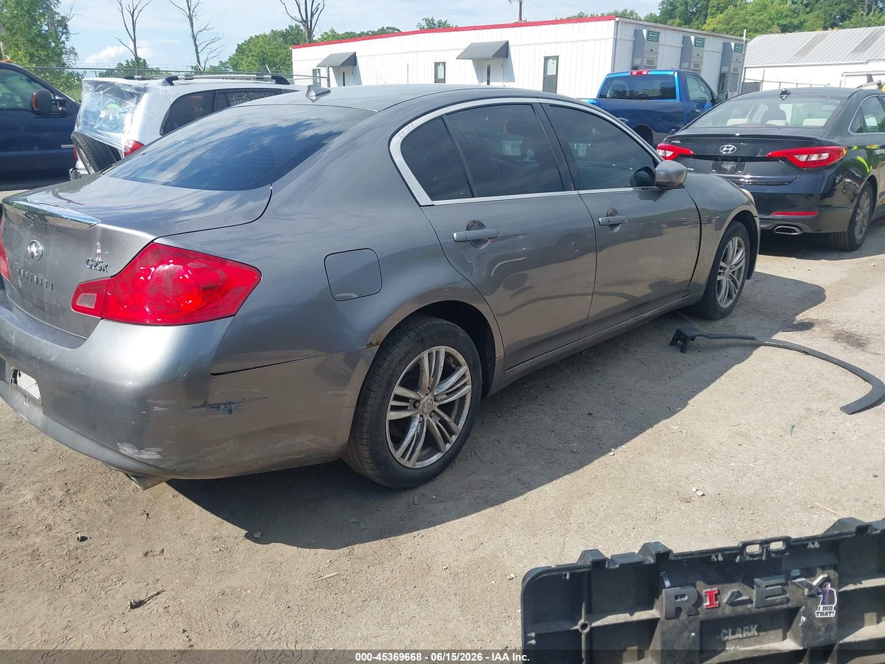 2011 INFINITI G25X · 4/11