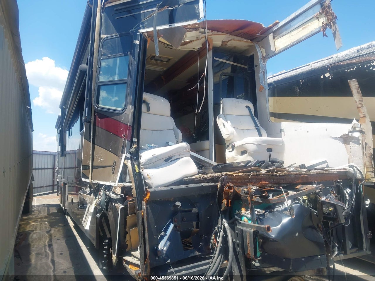4UZACHCY16C****** · 2006 FREIGHTLINER CHASSIS X LINE MOTOR HOME