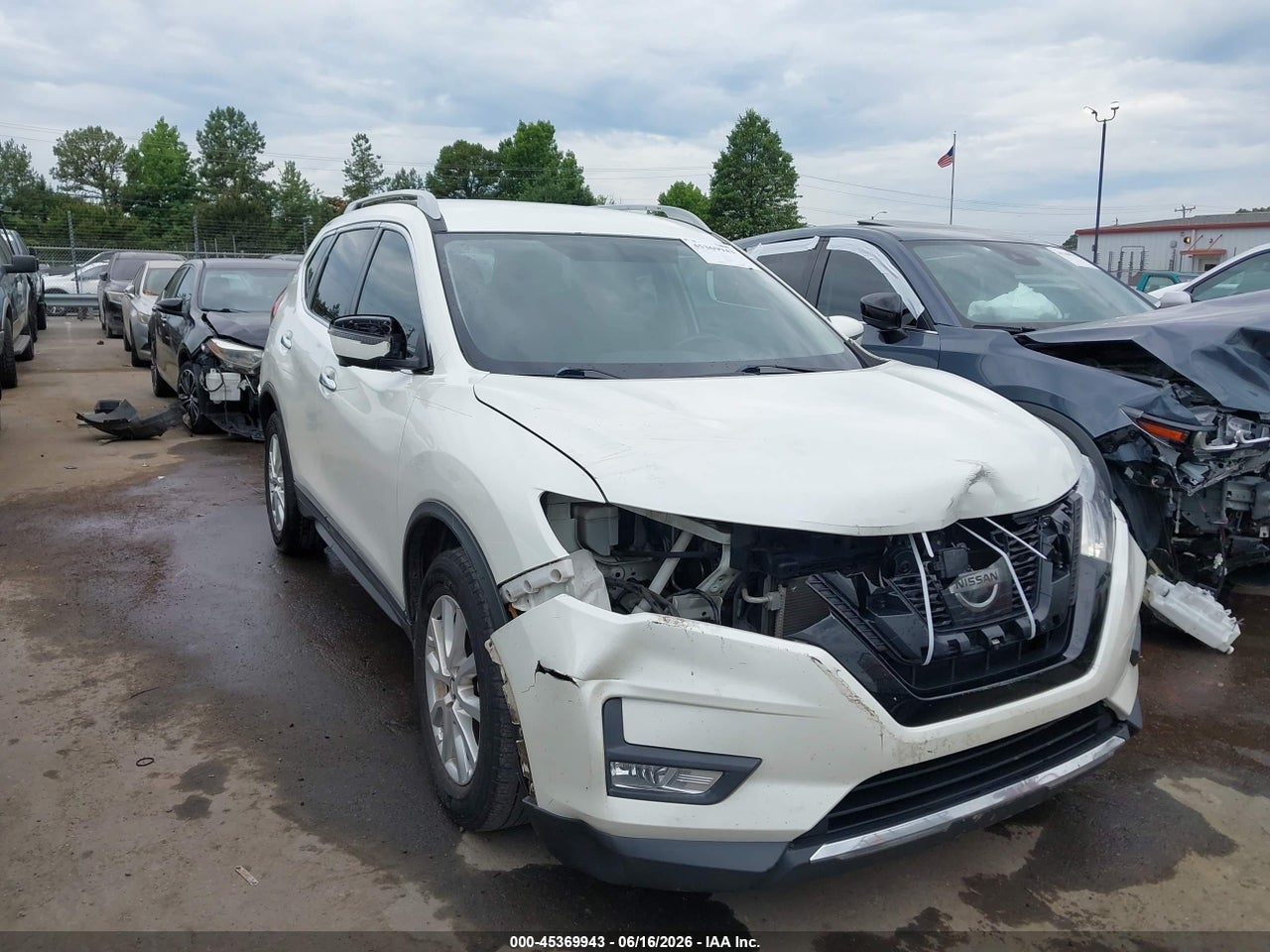 5N1AT2MT0HC****** · 2017 NISSAN ROGUE SV