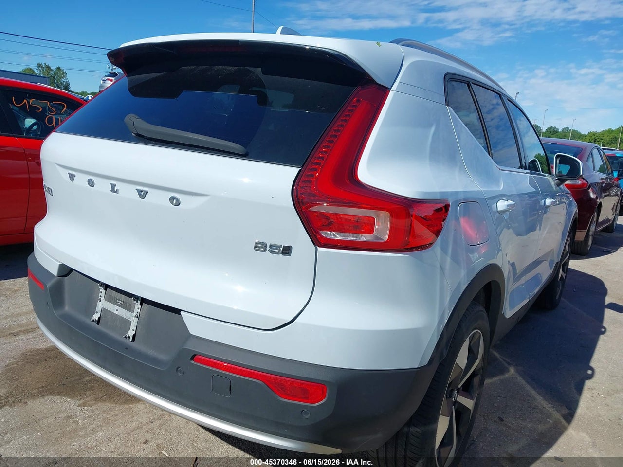 2024 VOLVO XC40 B5 CORE BRIGHT THEME · 4/7