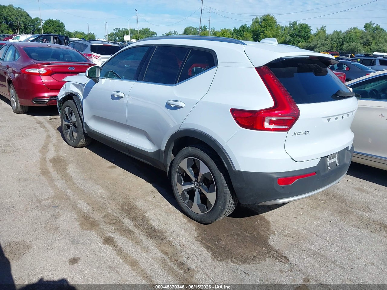 2024 VOLVO XC40 B5 CORE BRIGHT THEME · 3/7
