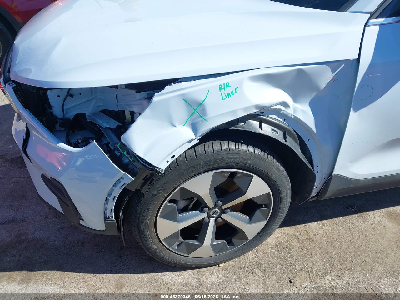 2024 VOLVO XC40 B5 CORE BRIGHT THEME · 6/7