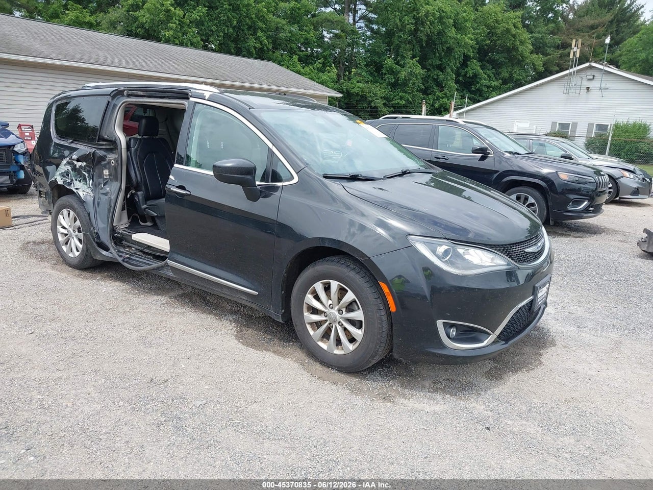 2C4RC1BG8KR****** · 2019 CHRYSLER PACIFICA TOURING L