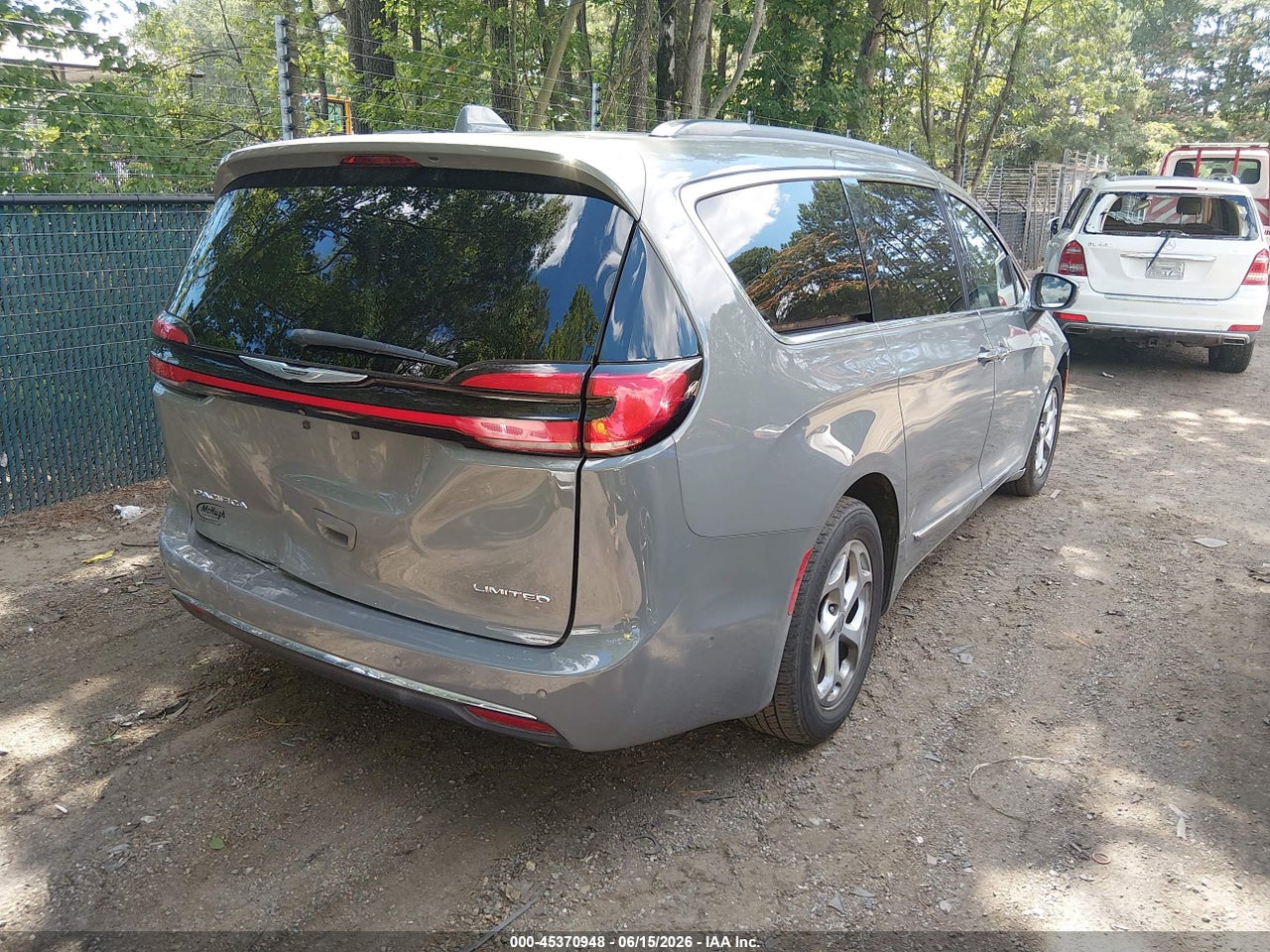 2022 CHRYSLER PACIFICA LIMITED · 4/11