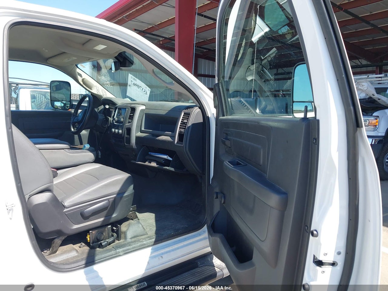 2017 RAM 3500 CHASSIS TRADESMAN/SLT · 5/10