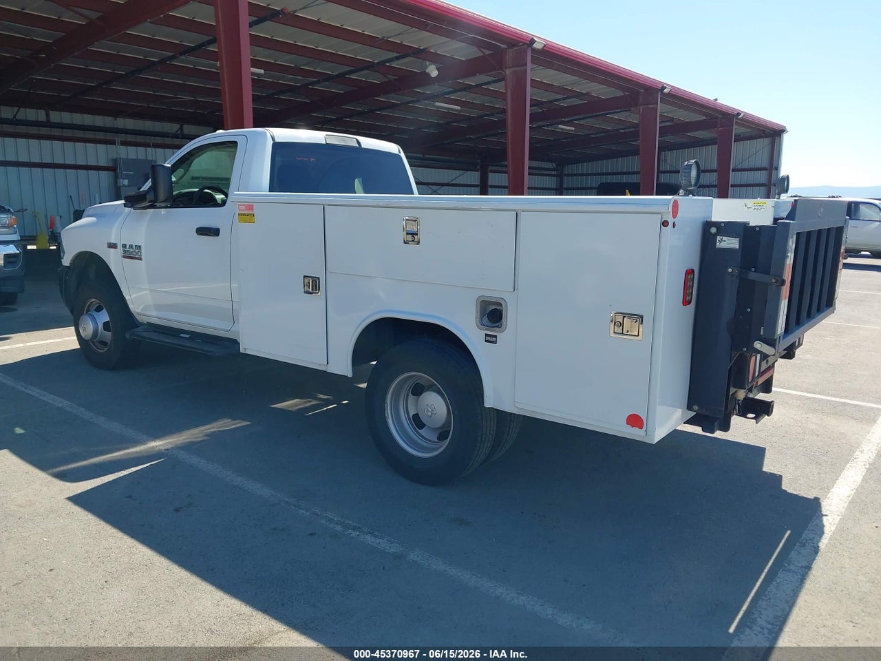 2017 RAM 3500 CHASSIS TRADESMAN/SLT · 3/10