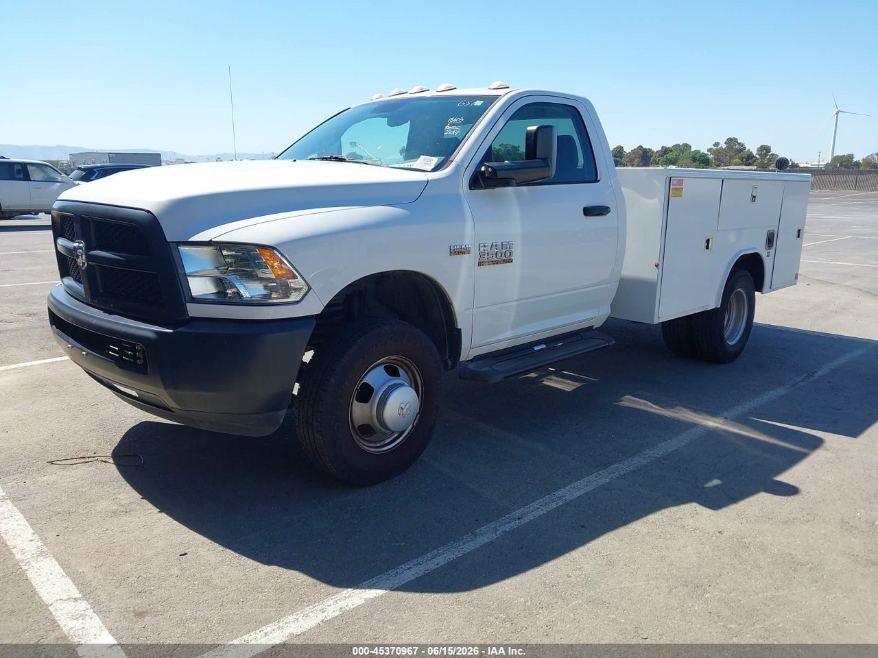 2017 RAM 3500 CHASSIS TRADESMAN/SLT · 2/10