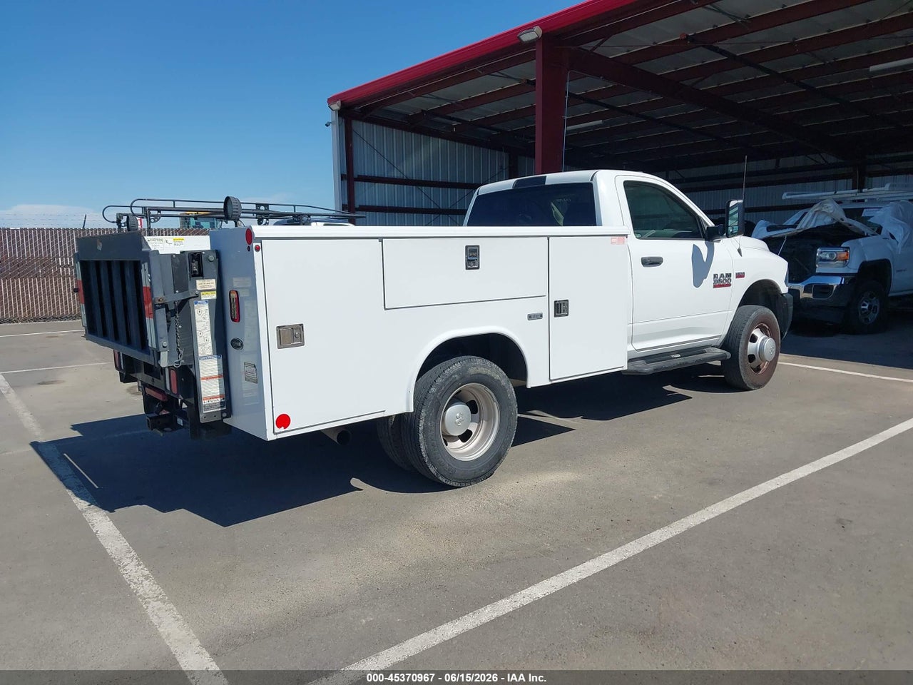 2017 RAM 3500 CHASSIS TRADESMAN/SLT · 4/10