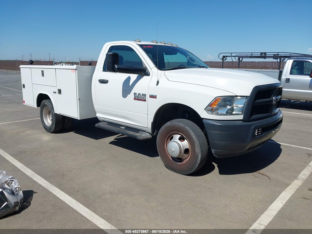 3C7WRSAJ5HG****** · 2017 RAM 3500 CHASSIS TRADESMAN/SLT