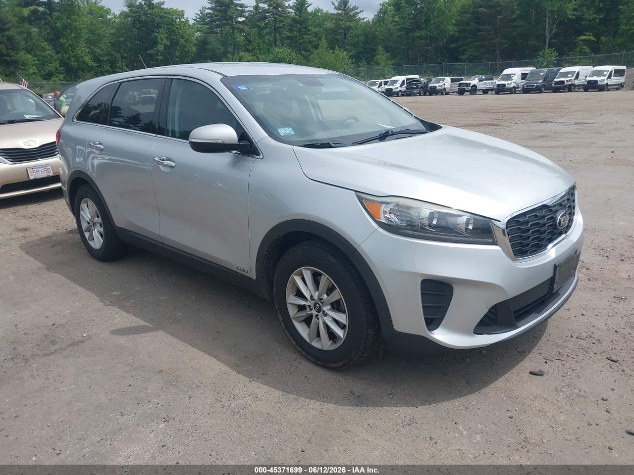5XYPGDA54KG****** · 2019 KIA SORENTO 3.3L LX