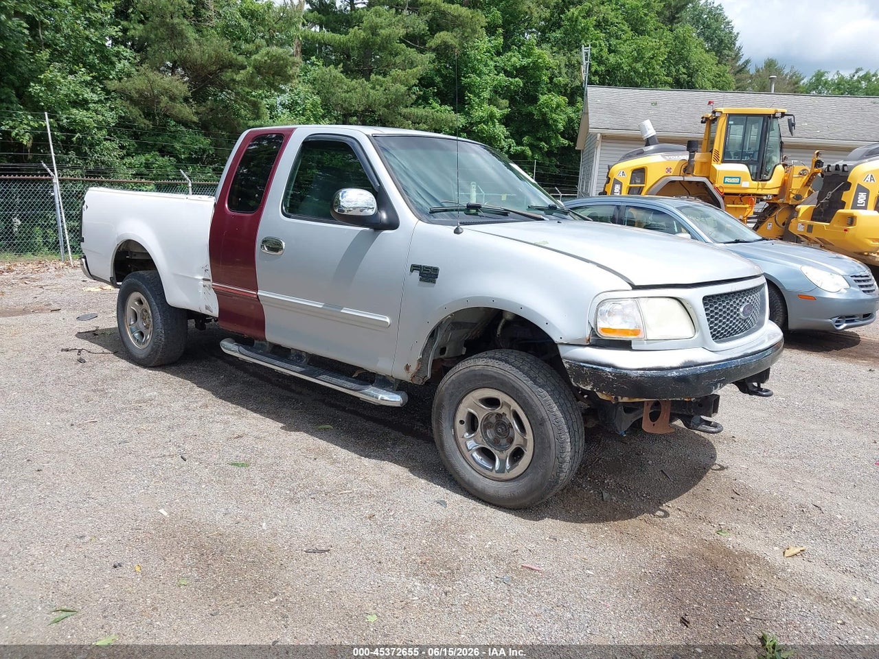 1FTRX18L4YN****** · 2000 FORD F-150 LARIAT/WORK SERIES/XL/XLT
