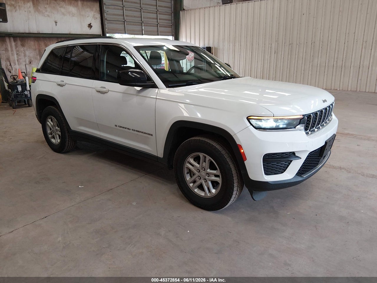 1C4RJHAG3P8****** · 2023 JEEP GRAND CHEROKEE LAREDO 4X4