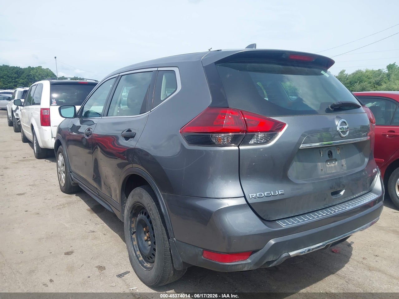 2018 NISSAN ROGUE S · 3/11