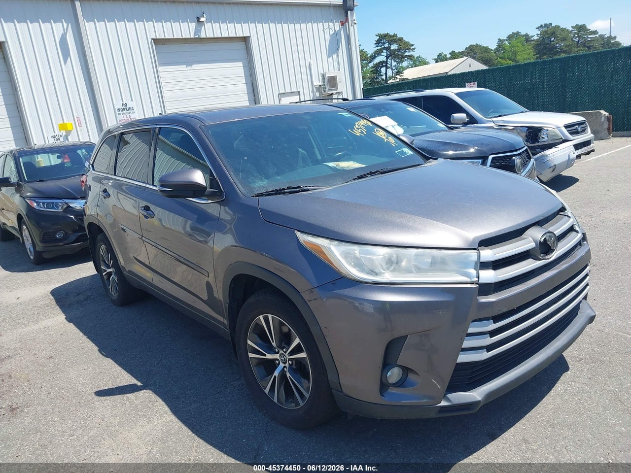 5TDBZRFH9JS****** · 2018 TOYOTA HIGHLANDER LE PLUS