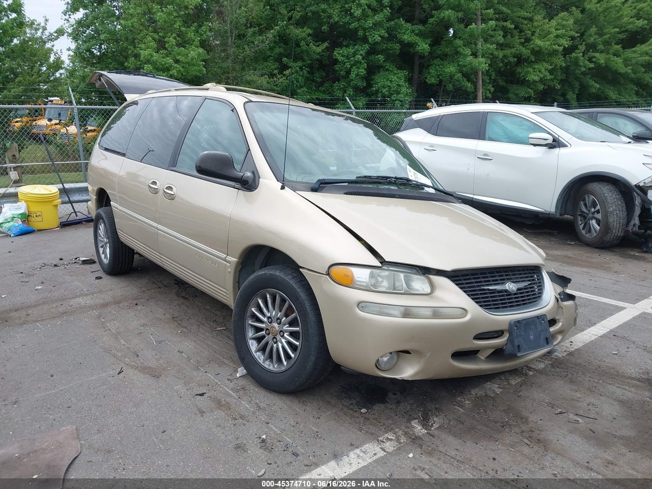 1C4GP64LXYB****** · 2000 CHRYSLER TOWN &amp; COUNTRY LIMITED