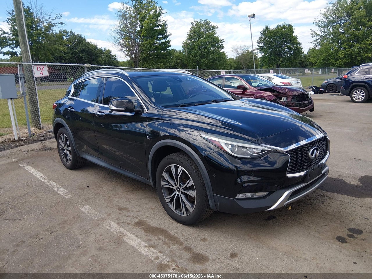 SJKCH5CR3HA****** · 2017 INFINITI QX30 PREMIUM