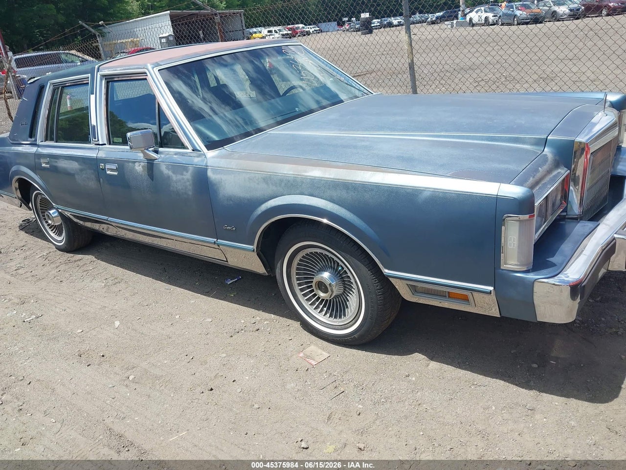 1LNBM82F1JY****** · 1988 LINCOLN TOWN CAR SIGNATURE