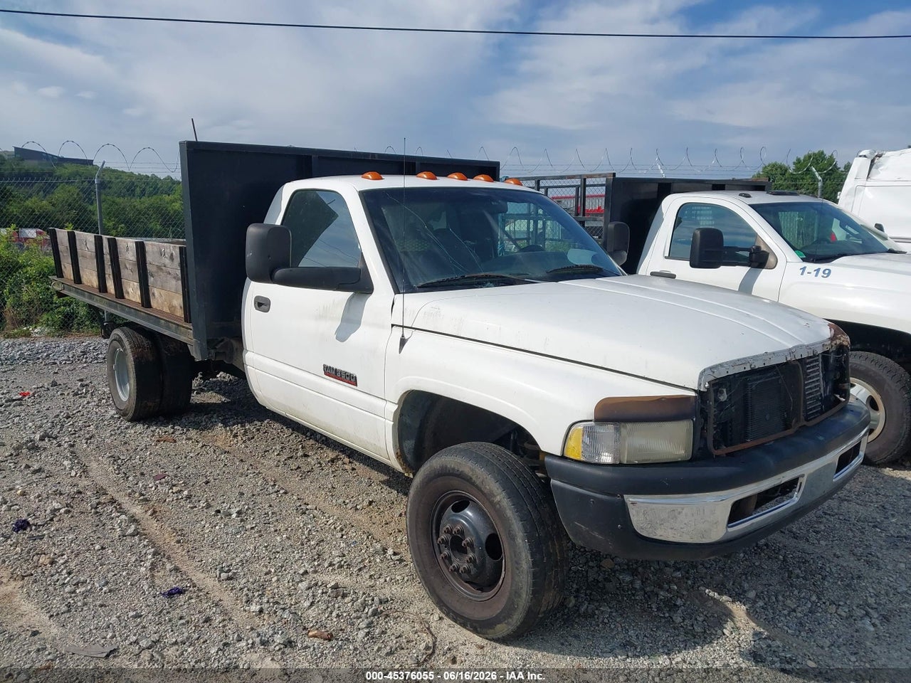 3B6MC3668XM****** · 1999 DODGE RAM 3500 ST