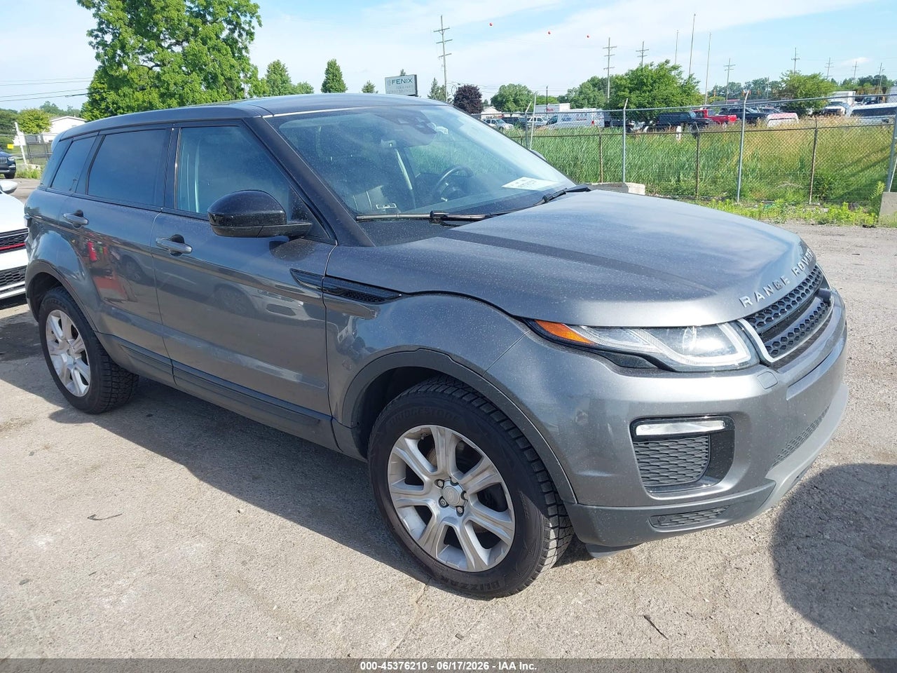 SALVP2RX8JH****** · 2018 LAND ROVER RANGE ROVER EVOQUE SE/SE PREMIUM