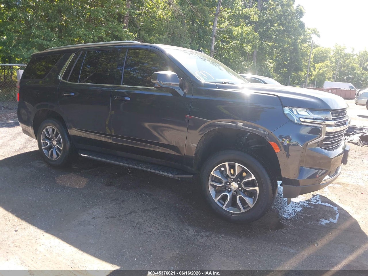 1GNSKNKD1NR****** · 2022 CHEVROLET TAHOE 4WD LT
