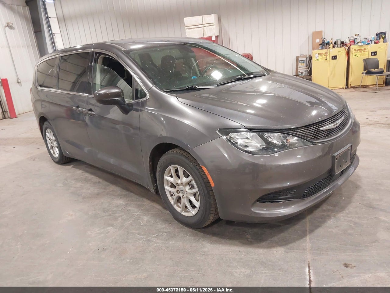 2C4RC1CG7NR****** · 2022 CHRYSLER VOYAGER LX