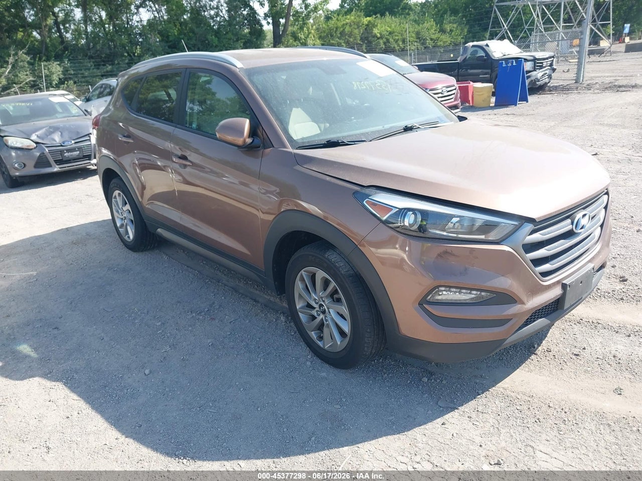 KM8J3CA48GU****** · 2016 HYUNDAI TUCSON SE