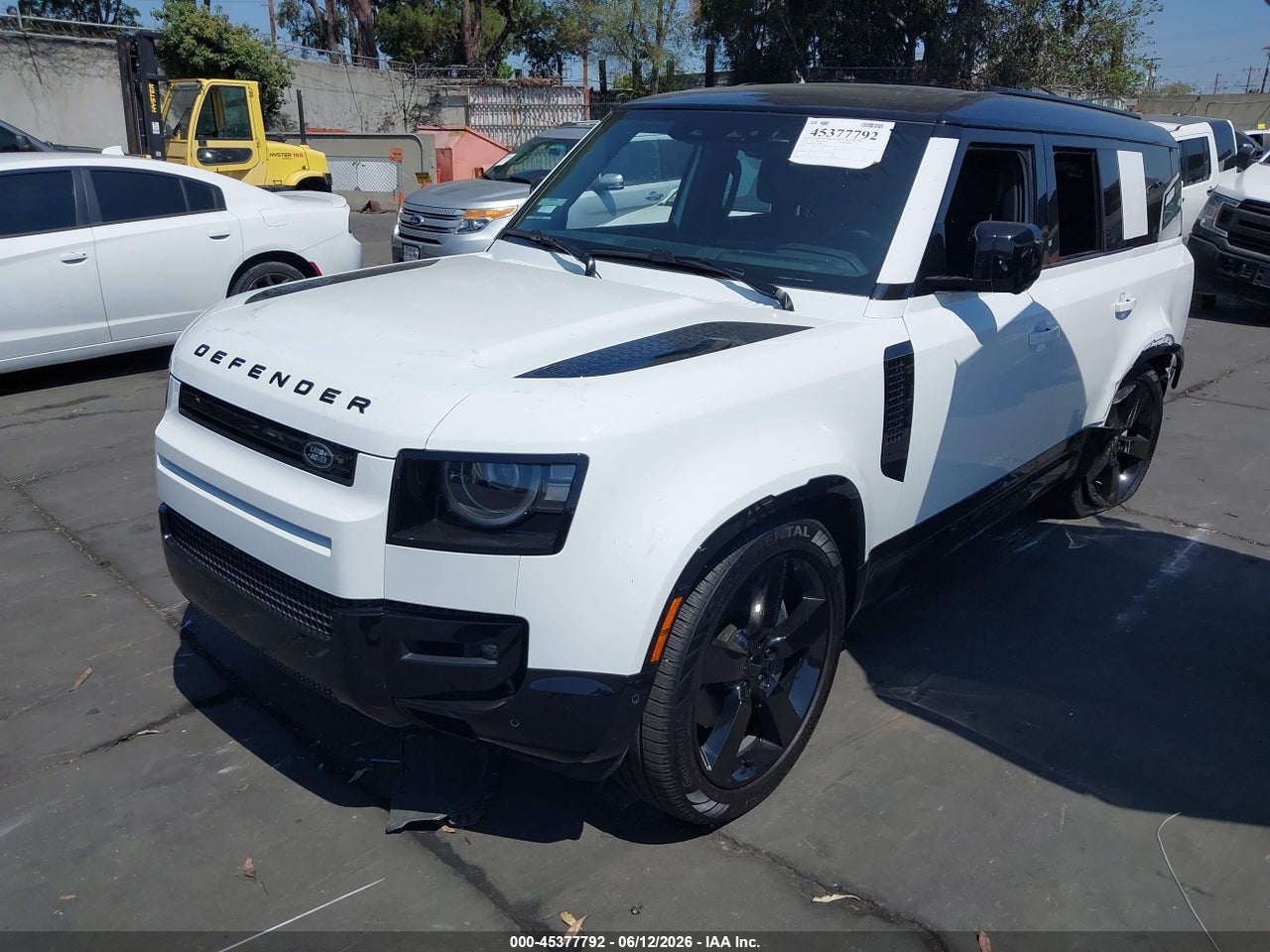 2026 LAND ROVER DEFENDER P400 X-DYNAMIC SE · 2/11