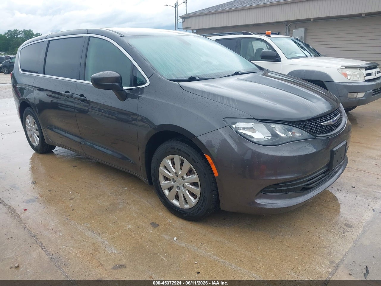 2020 CHRYSLER VOYAGER L