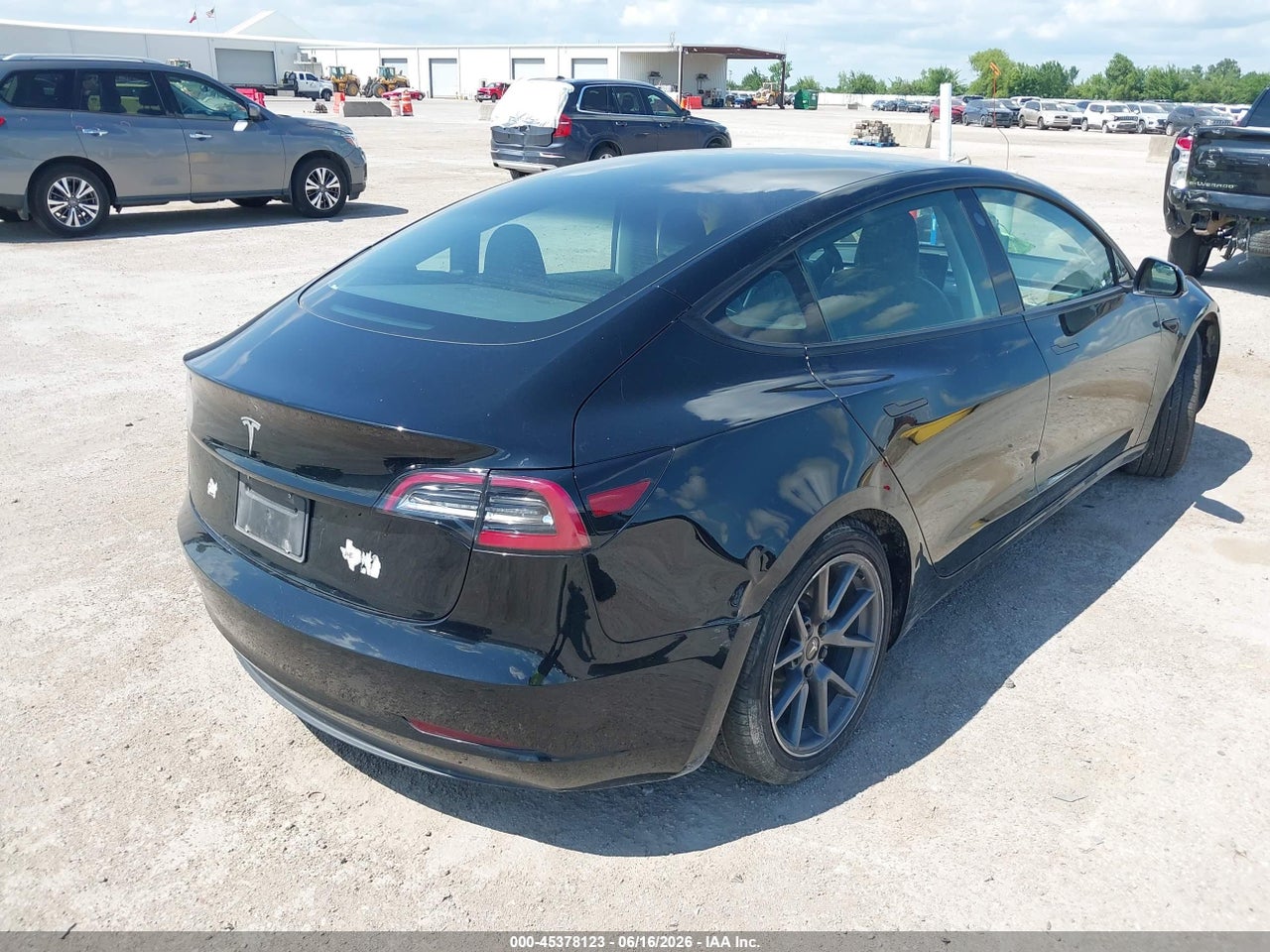 2023 TESLA MODEL 3 REAR-WHEEL DRIVE · 4/10