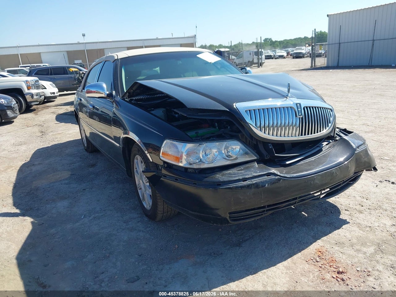 2LNBL8CVXBX****** · 2011 LINCOLN TOWN CAR SIGNATURE LIMITED
