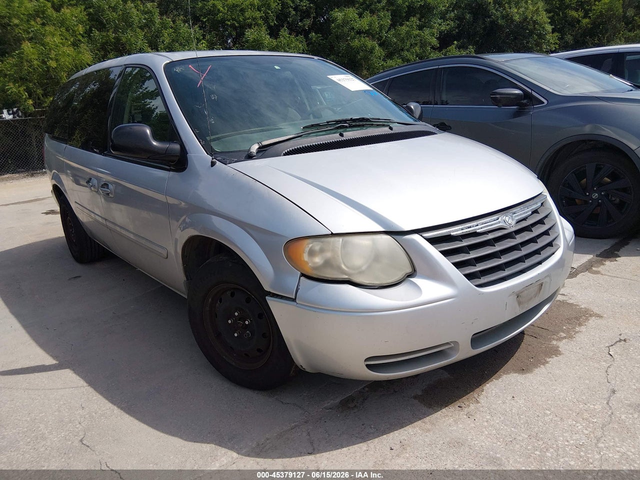 1A4GP44R76B****** · 2006 CHRYSLER TOWN &amp; COUNTRY LX