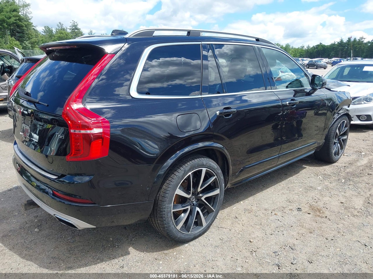 2018 VOLVO XC90 T6 MOMENTUM · 4/11