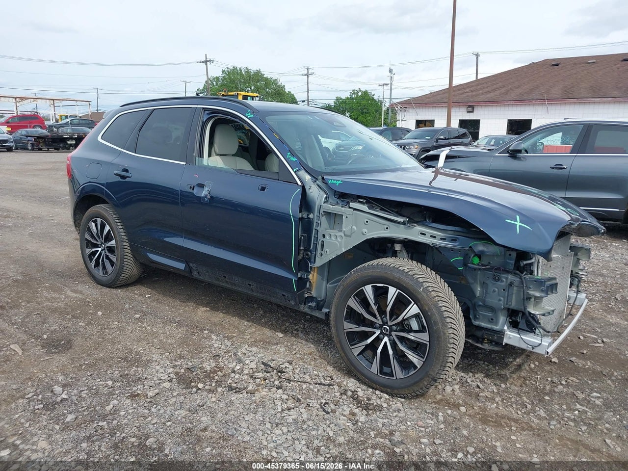 YV4L12RVXP1****** · 2023 VOLVO XC60 B5 CORE